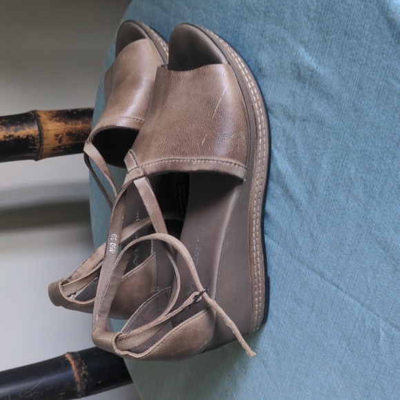 EUC- Like new Antelope platform wedge sandal Size 39 - Picture 2 of 6